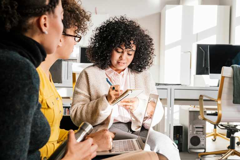 Best Online Bachelor’s in Journalism Programs